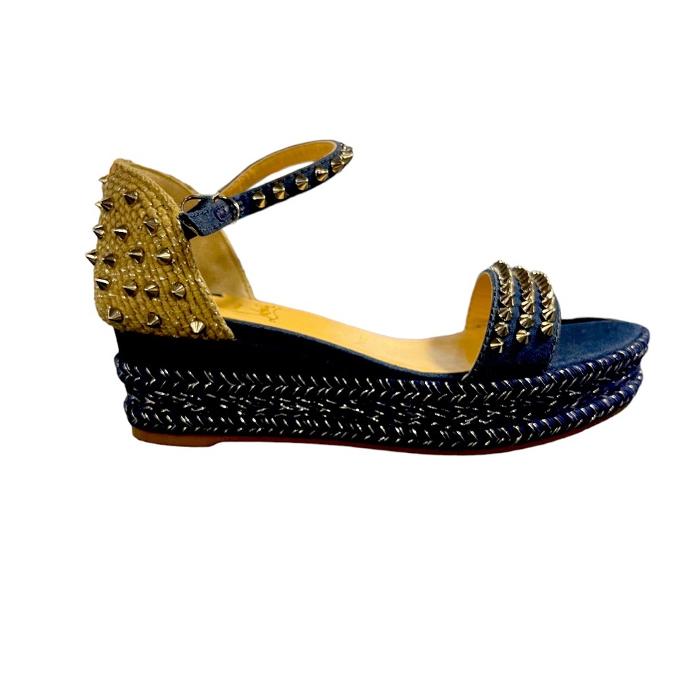Women’s christian louboutins size 7 wedges doesn’t come with original box